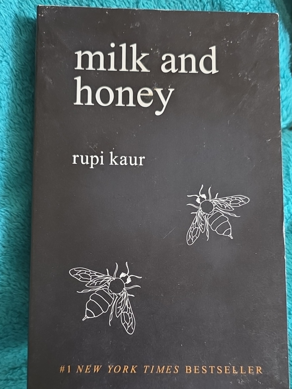 milk and honey by rupi kaur - Black Paperback